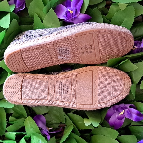 New Metallic Grey  Espadrille size 8 - Picture 4 of 5